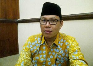 Senator Cak Nawardi Minta Menkes Evalusi Petugas KKP Penyebab 63 Jamaah Umroh Gagal Berangkat Dari Juanda