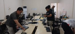 Tim Ditreskrimsus Polda Sulut Grebek Kantor Pinjol Ilegal di Manado
