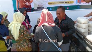 Gelar Pasar Murah, Masyarakat Serbu Kejari Pohuwato