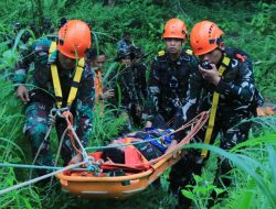 Latihan (EMU), Prajurit Lanudal Manado Berhasil Lakukan Evakuasi