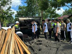 Personel Polda Sulut Lakukan Bedah Rumah di Kecamatan Tenga