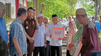 Dinas Perindagkop Pohuwato Serahkan Bantuan Modal Usaha untuk UMKM