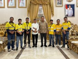 Bentuk Tim Penyelesaian Tali Asih, Gubernur Gusnar Minta Tak Ada Blokade Akses Karyawan